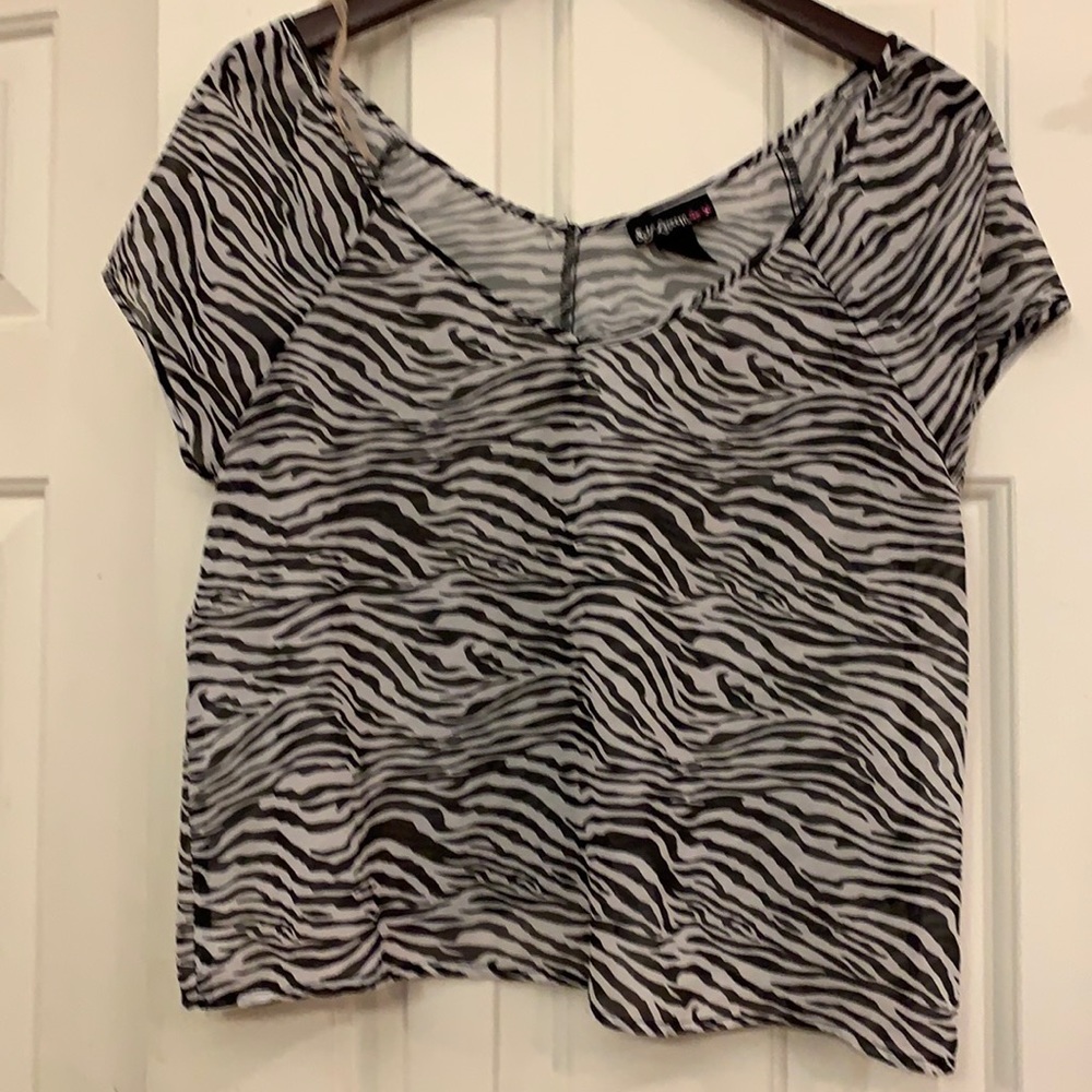 😍 2/$29 Self esteem top semi sheer ** has snag on back see last pic